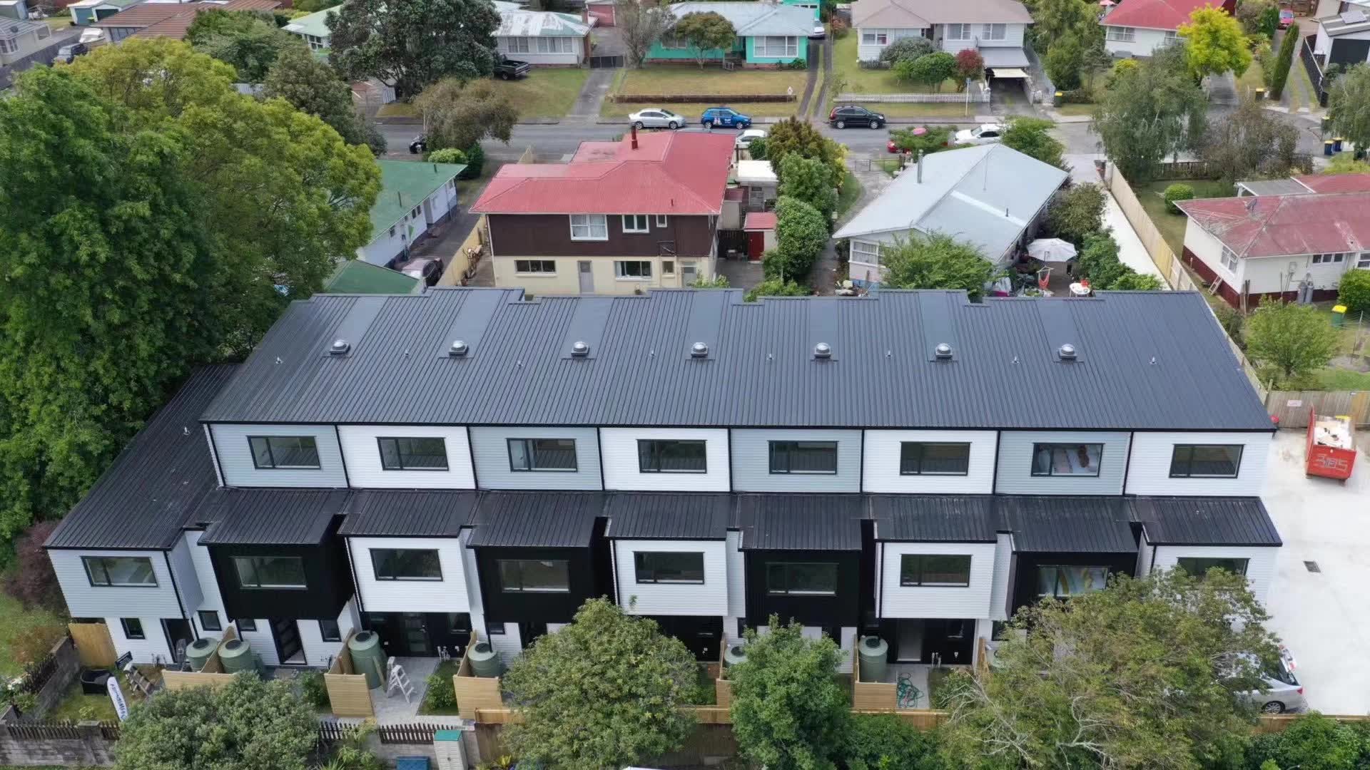 Modern Three-Storey 9-Unit Row House Community — photo 4